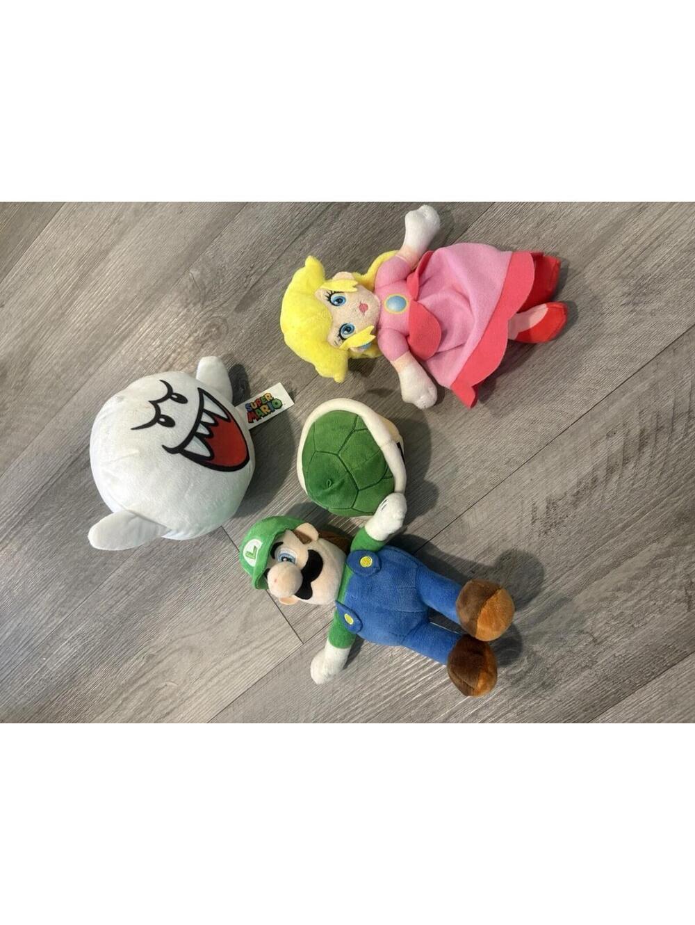 Super Mario Bros 8” Plush Plushie Toys Luigi  Boo Peach Shell Bundle Lot Of 4